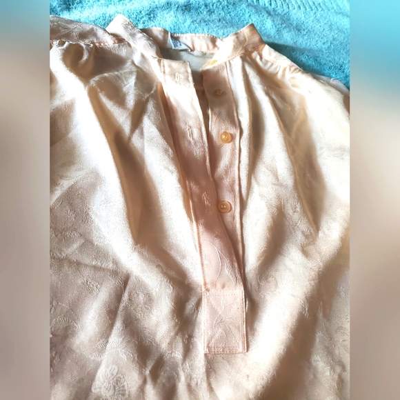 Light peach blouse - Picture 4 of 4